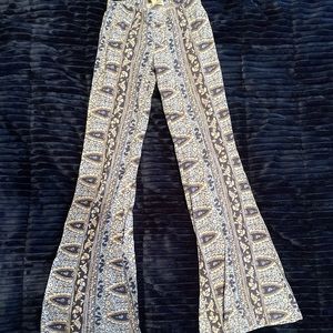 Billabong stretchy flared pants